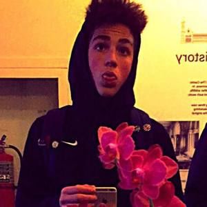 Meet your Posher, Travis